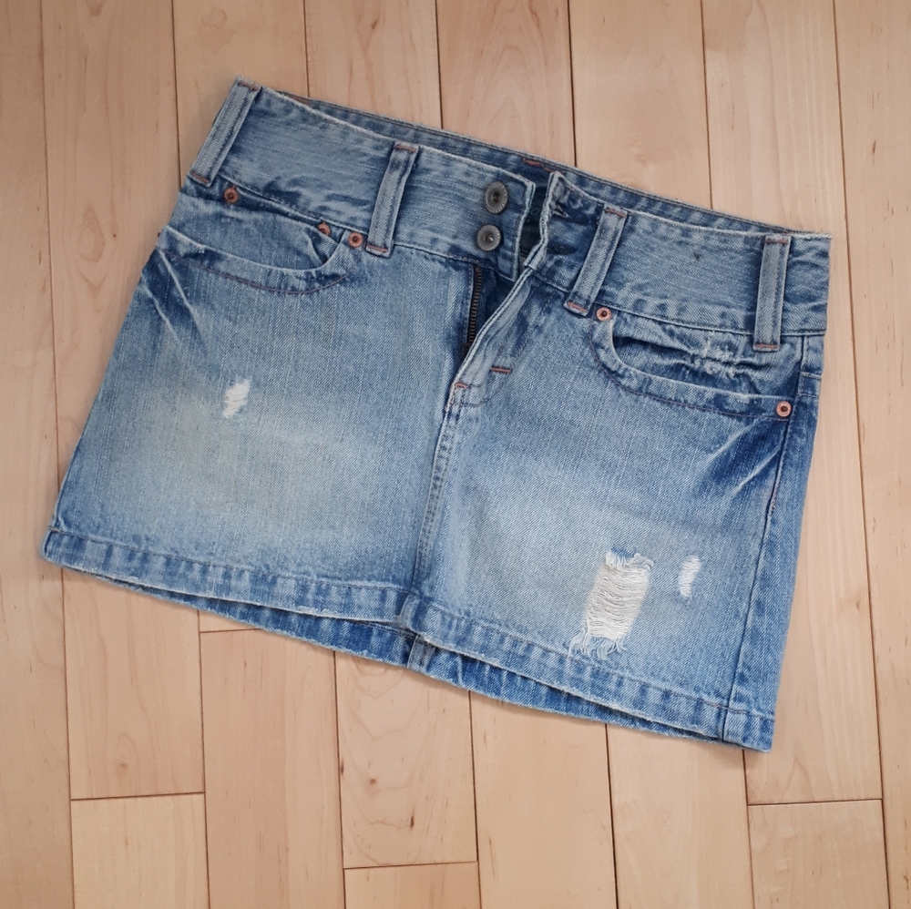 🌞3/$30 EUC American Eagle Distressed Denim Skirt